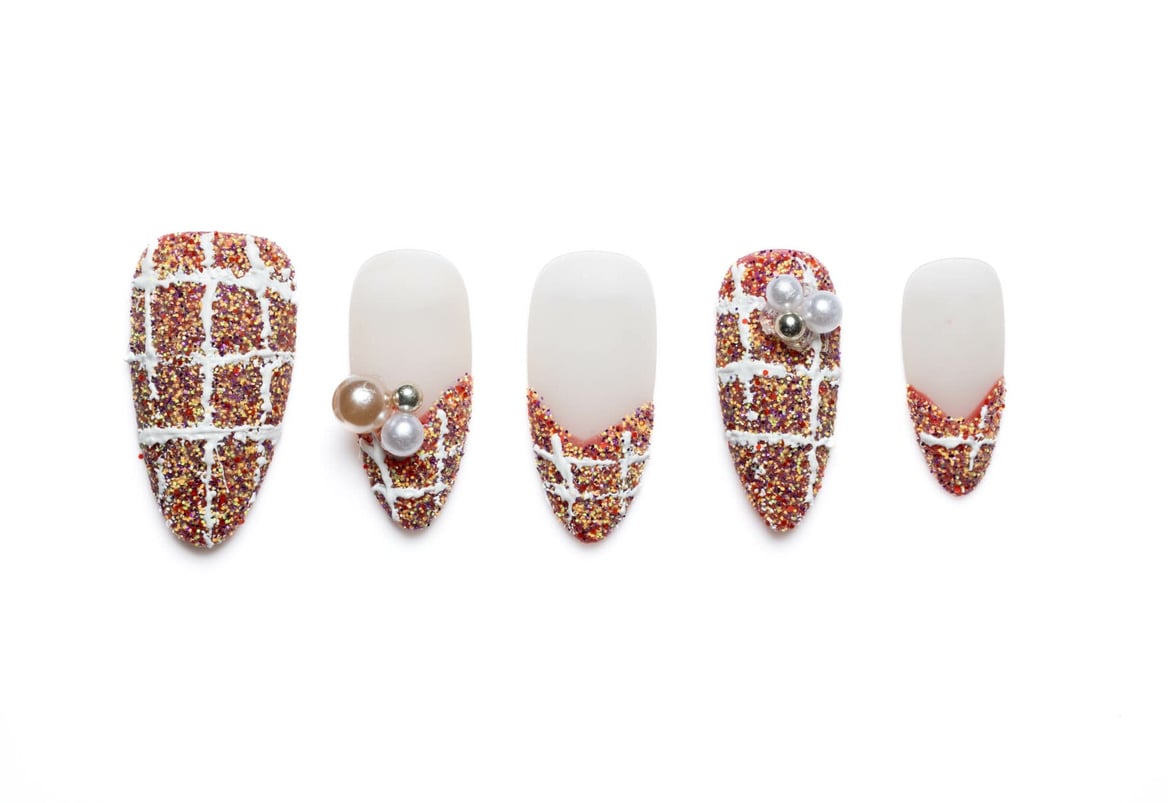 Transform your look with stunning almond press-on nails featuring textured glitter and pearl accents. Long-lasting glamour for any occasion. Shop now at Artpresson!